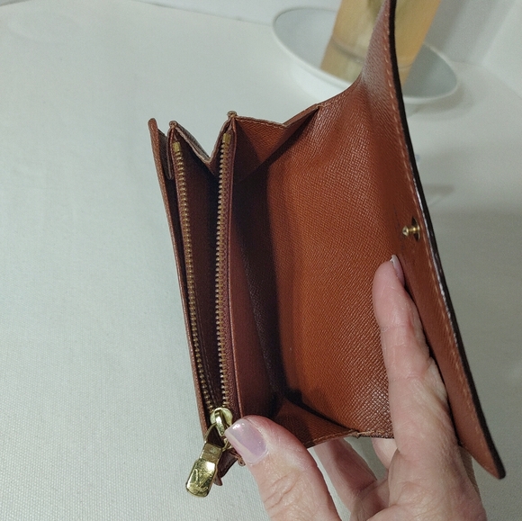 Louis Vuitton Compact Monogram Sarah Wallet - Picture 12 of 15